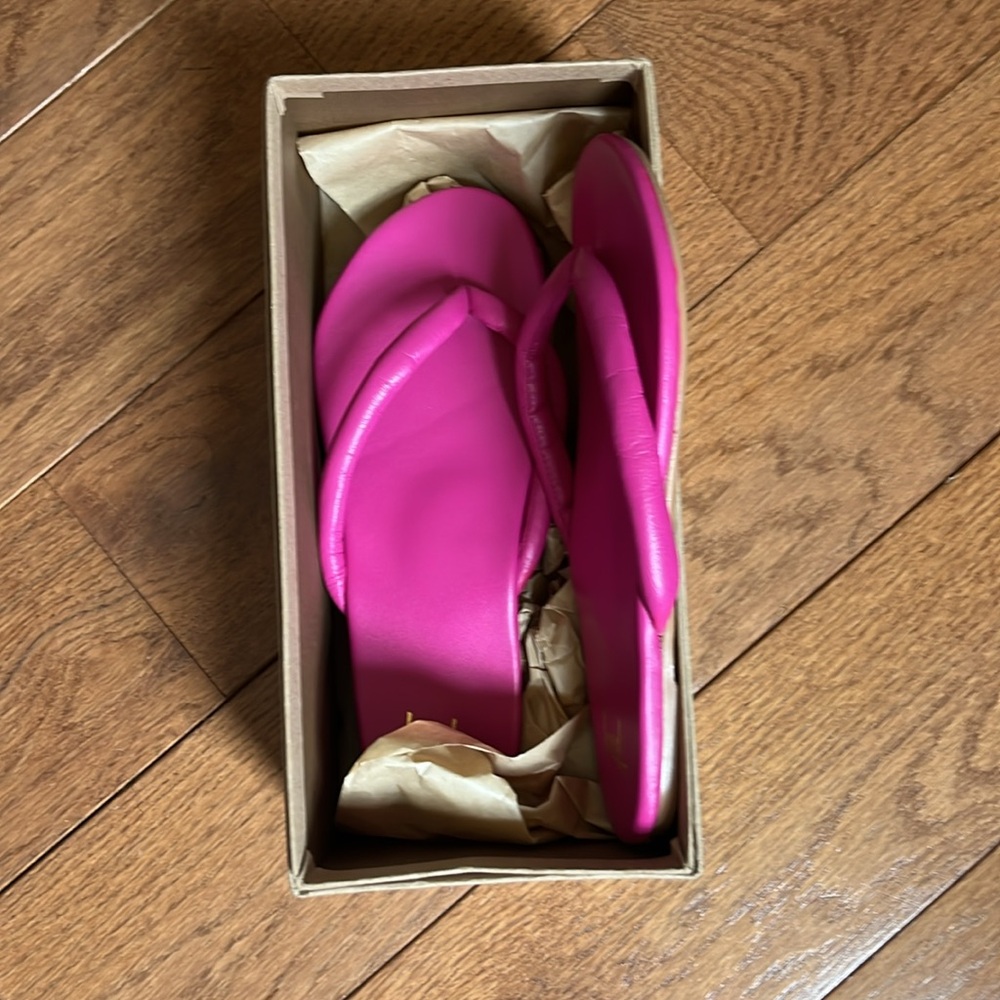 Been Sunbird Flip Flops Fushia Sz 8 New in Box! - Picture 2 of 4